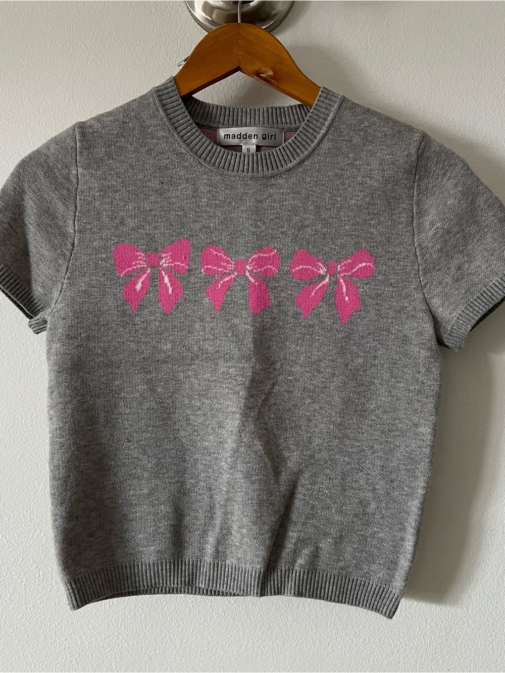 Madden Girl Gray Short-Sleeve Sweater with Pink Bow Trio Sz S
